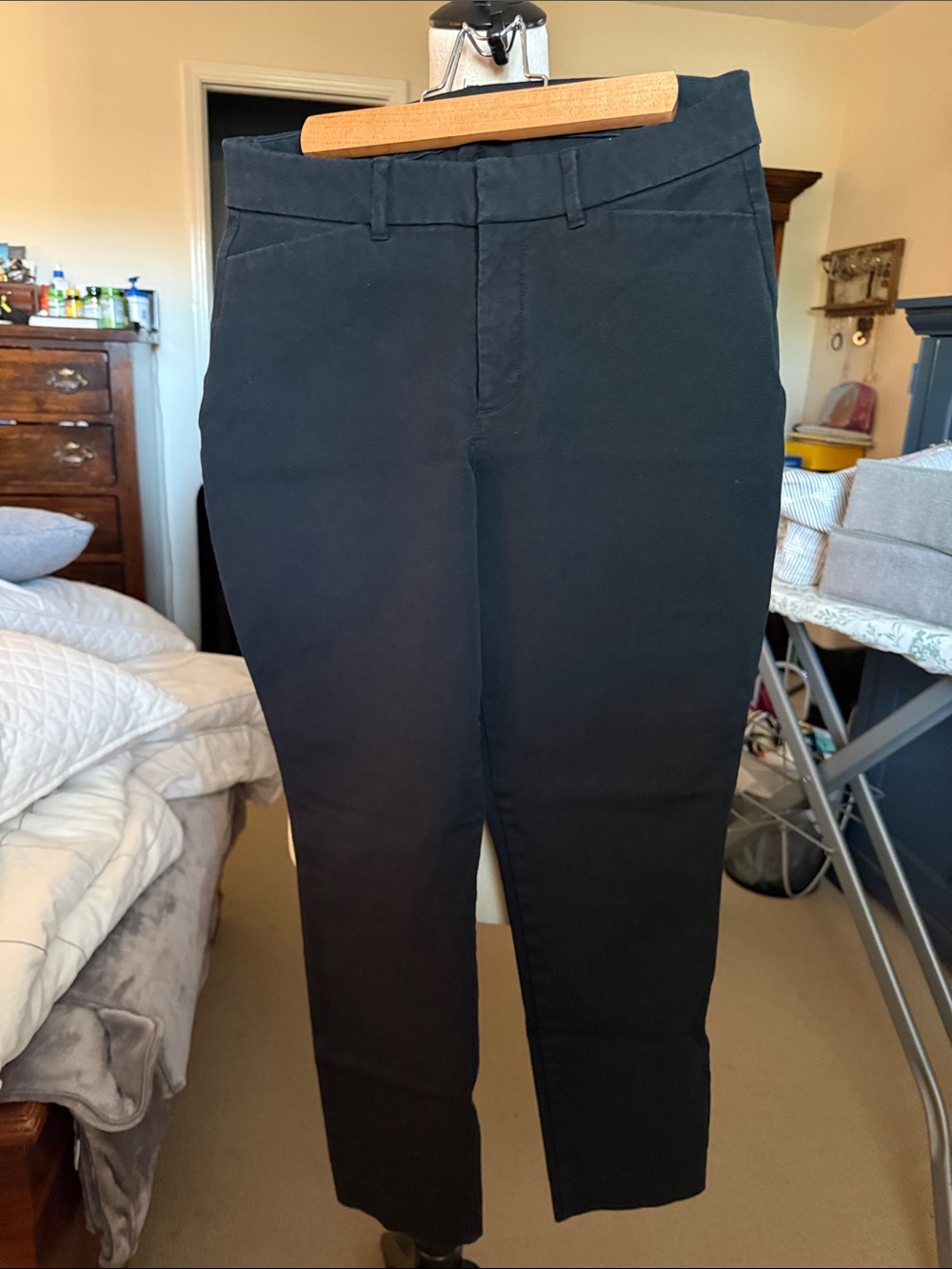 Old Navy Pixie Skinny High-Rise Pants in Black